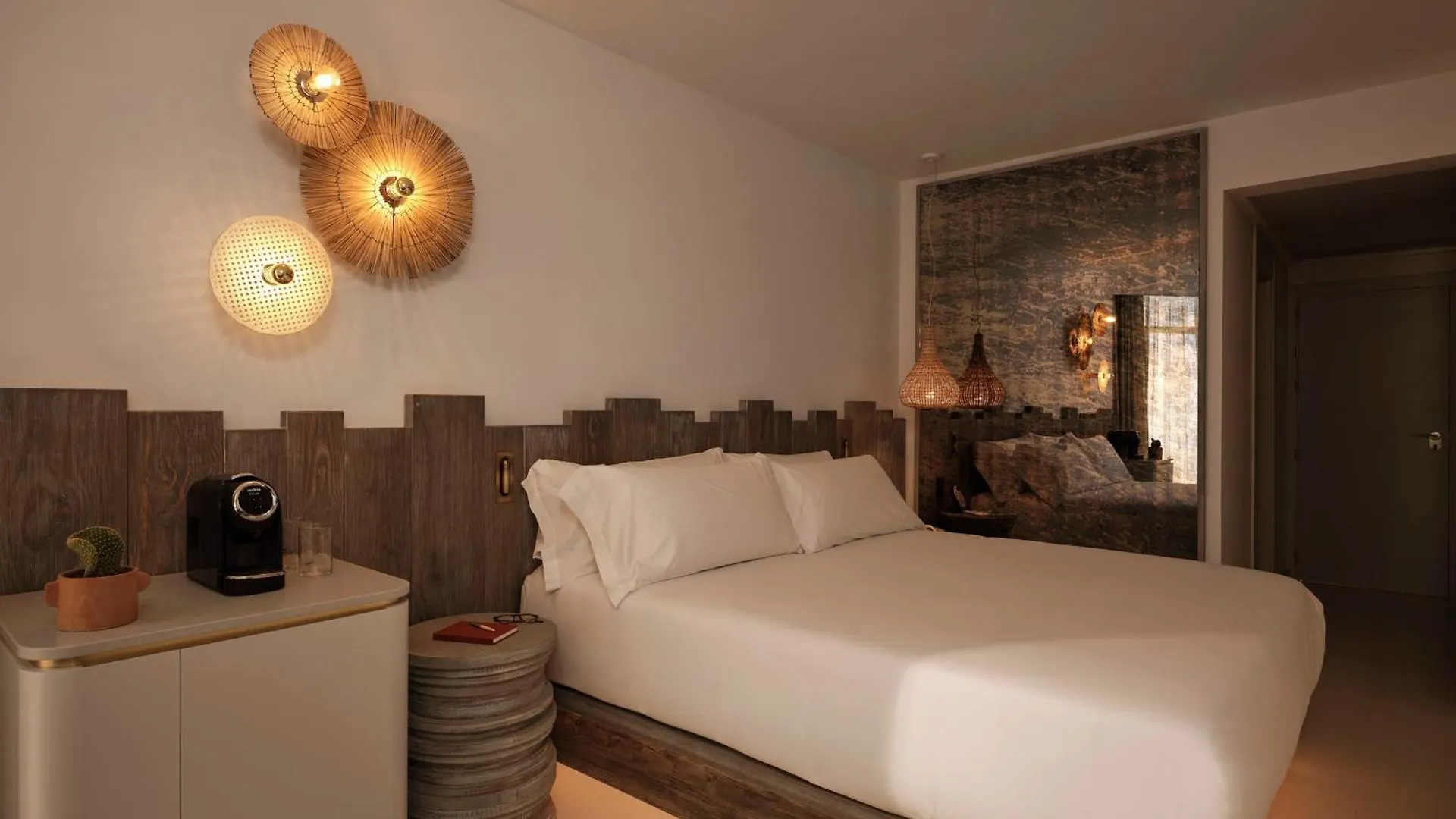 فندق Hyde Ibiza كالا يونغا